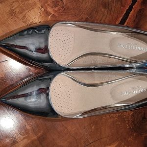 Kenneth Cole Riley Women's Kitten Heel Pumps 8M Silver Mirror
